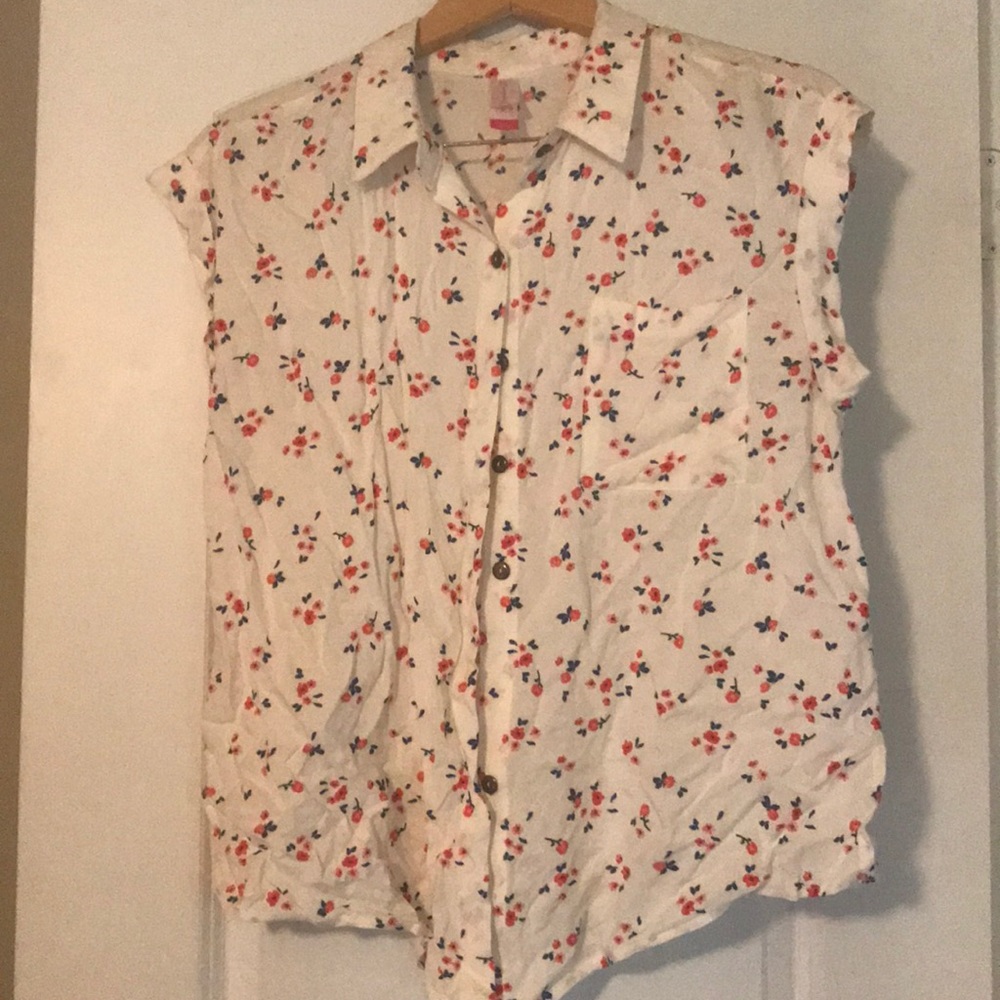 Button up and tie at bottom shirt